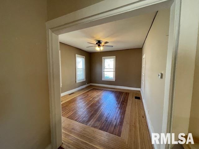 unfurnished room with wood-type flooring and ceiling fan