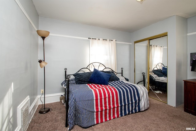 bedroom featuring carpet flooring and a closet