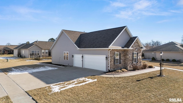 view of front of home featuring a garage and a front yard