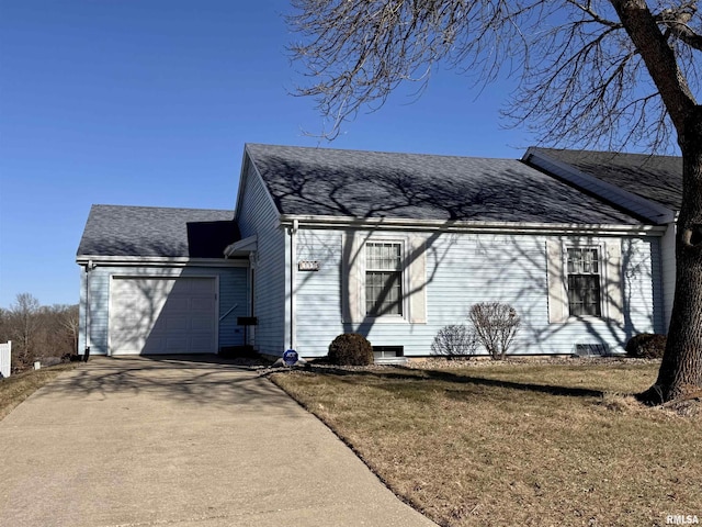 view of front facade featuring a garage and a front lawn