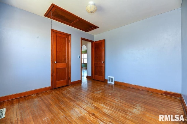 unfurnished room featuring light hardwood / wood-style floors