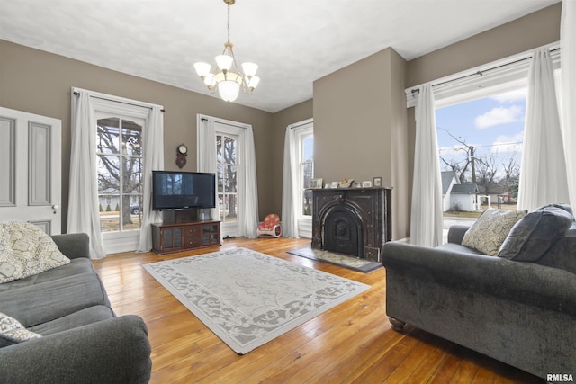 living room featuring a notable chandelier and light wood-type flooring