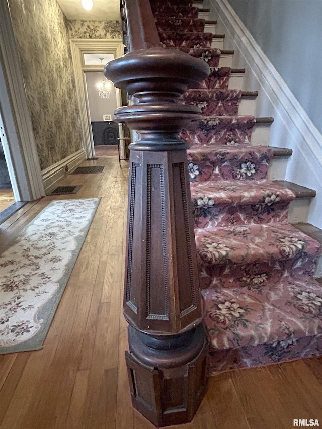 interior details with hardwood / wood-style flooring