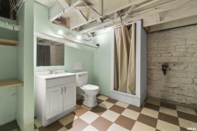 bathroom with vanity, toilet, and walk in shower