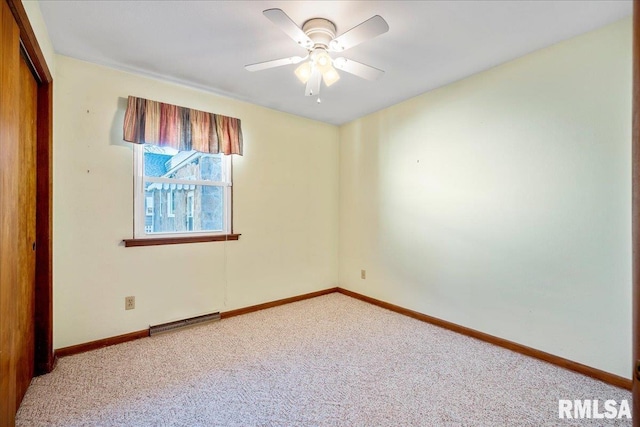 carpeted empty room featuring ceiling fan