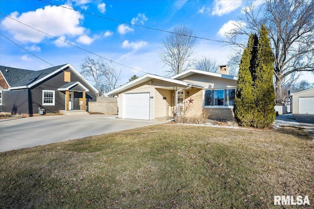 view of front facade with a garage and a front yard