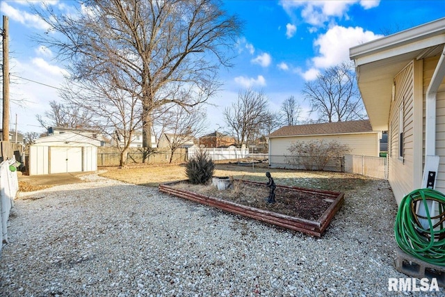 view of yard featuring a storage shed