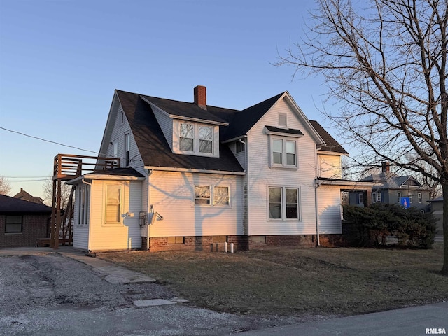 view of front facade featuring a front yard