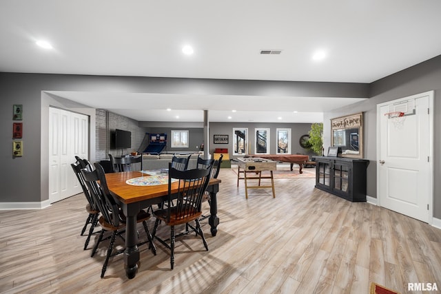 dining area featuring recessed lighting, visible vents, light wood-style flooring, and baseboards