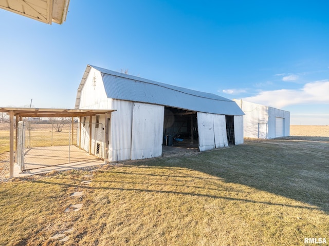 view of outdoor structure with a yard