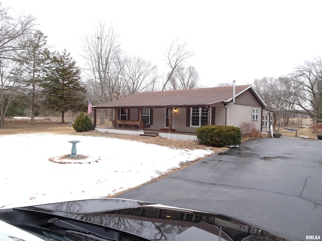 view of front of property featuring a porch