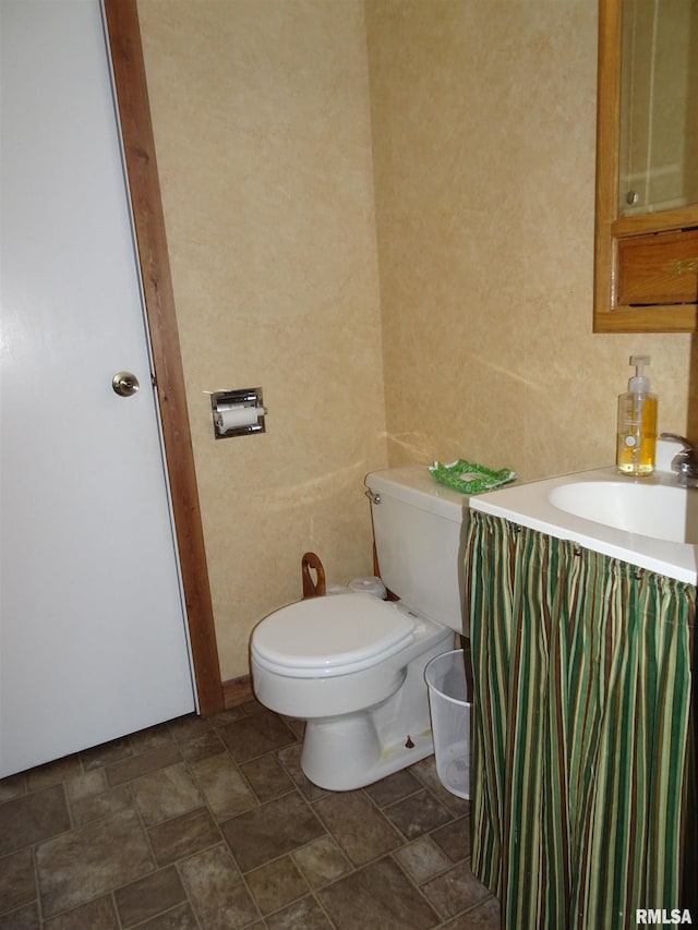 bathroom featuring toilet and sink