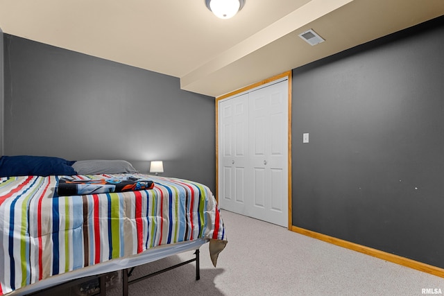 bedroom featuring carpet floors and a closet