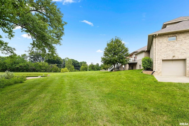 view of yard with a garage