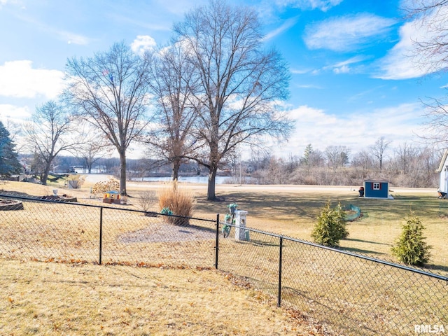 view of yard featuring a storage shed