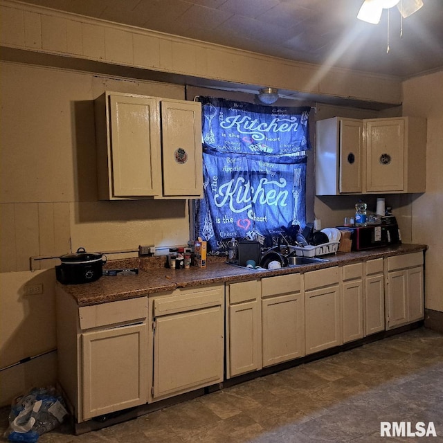 kitchen featuring crown molding