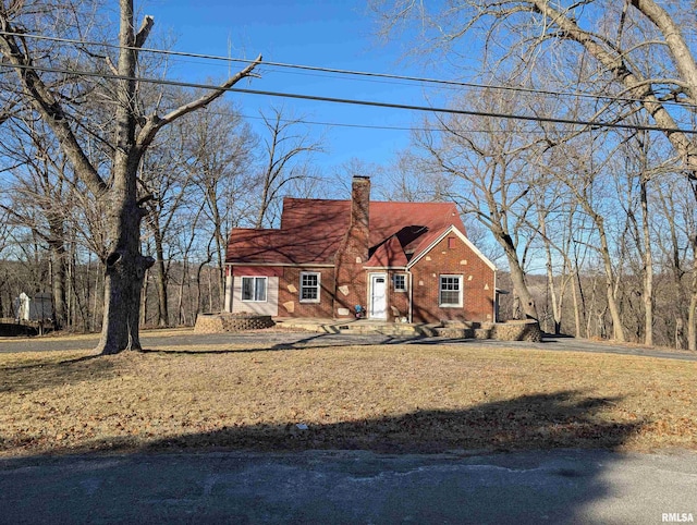 view of front facade featuring a front yard