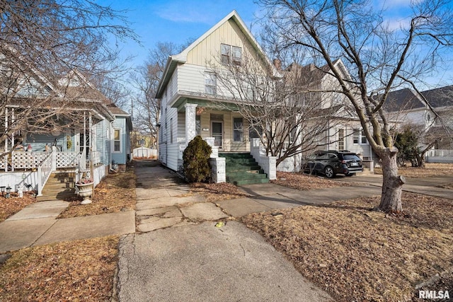 view of front of house featuring a porch