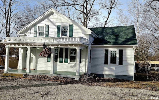 view of front of property featuring a porch