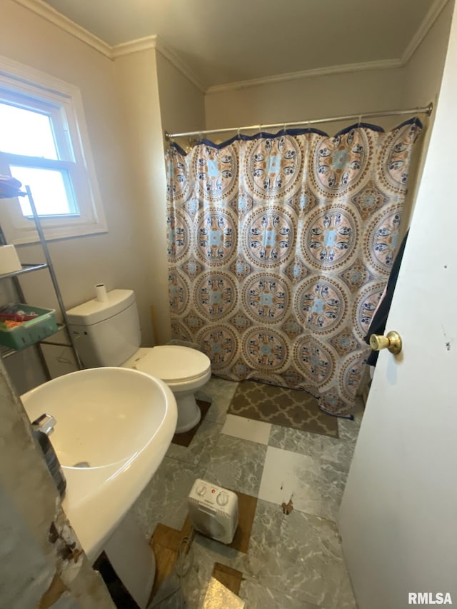 bathroom featuring crown molding, curtained shower, and toilet