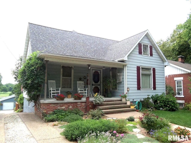 458 W Pine St, Canton, IL 61520 - view of front of home featuring a shingled roof and a porch