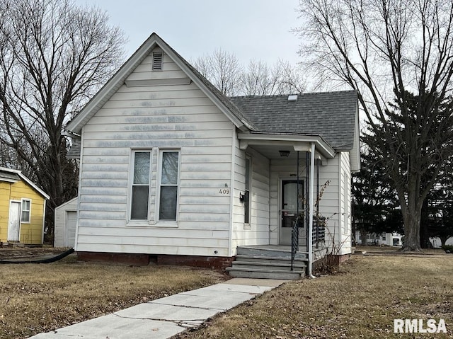 bungalow-style house with a front yard