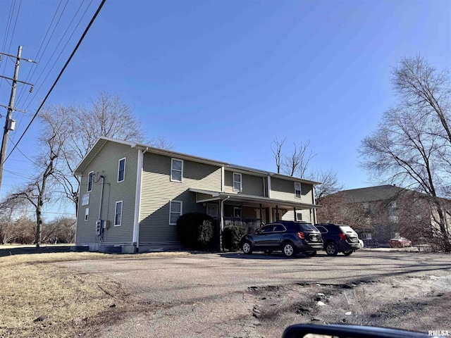 view of front of property featuring a carport