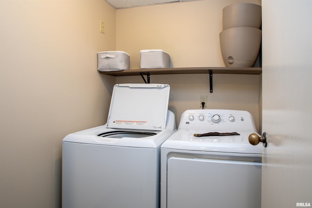 clothes washing area featuring washing machine and dryer