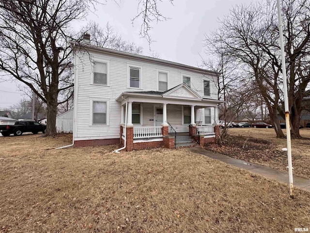 view of front of home with a front lawn and covered porch