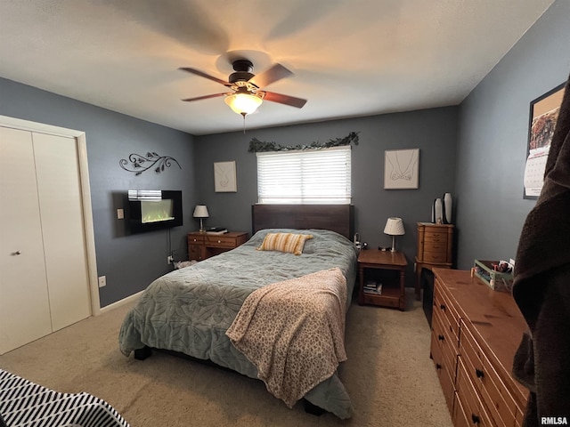 carpeted bedroom featuring ceiling fan