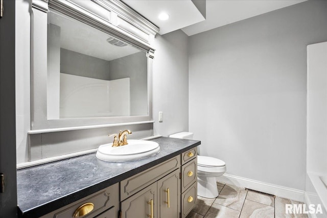 bathroom with a washtub, visible vents, toilet, vanity, and baseboards