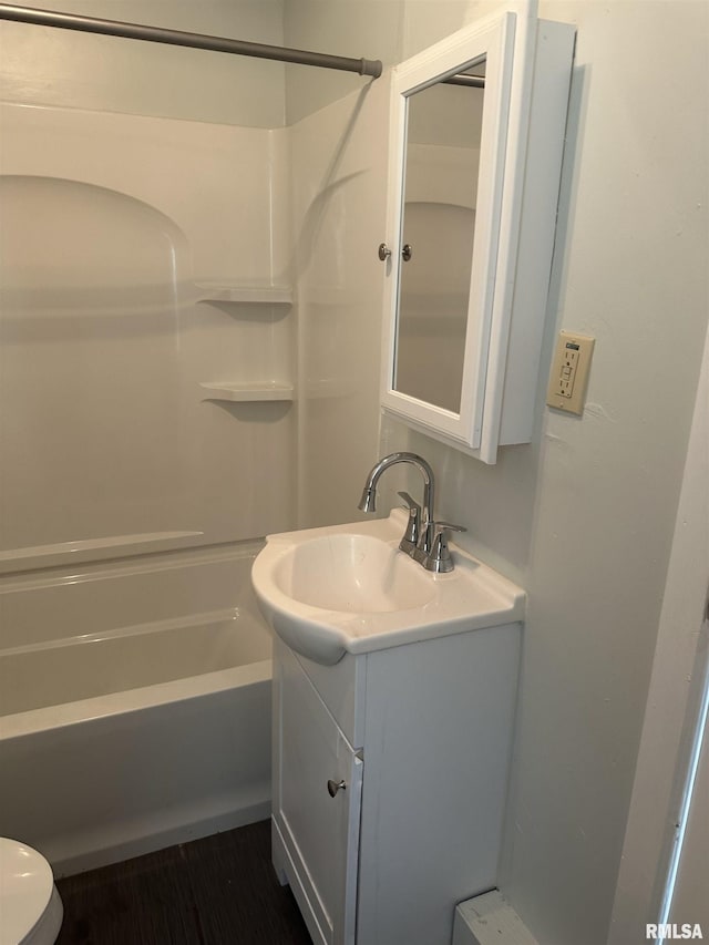 1822 N Sheridan Rd, Peoria, IL 61604 - full bathroom featuring vanity, tub / shower combination, and toilet
