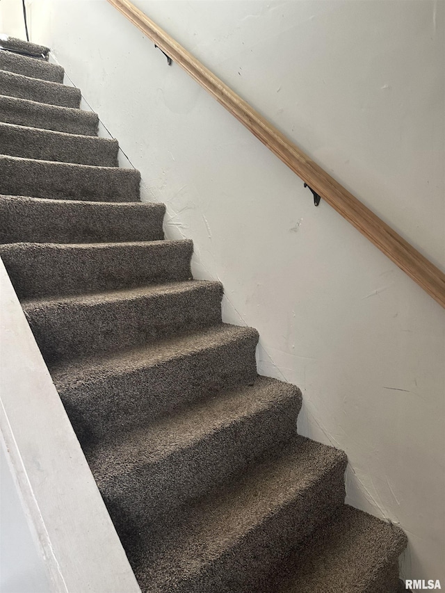 1822 N Sheridan Rd, Peoria, IL 61604 - view of stairs