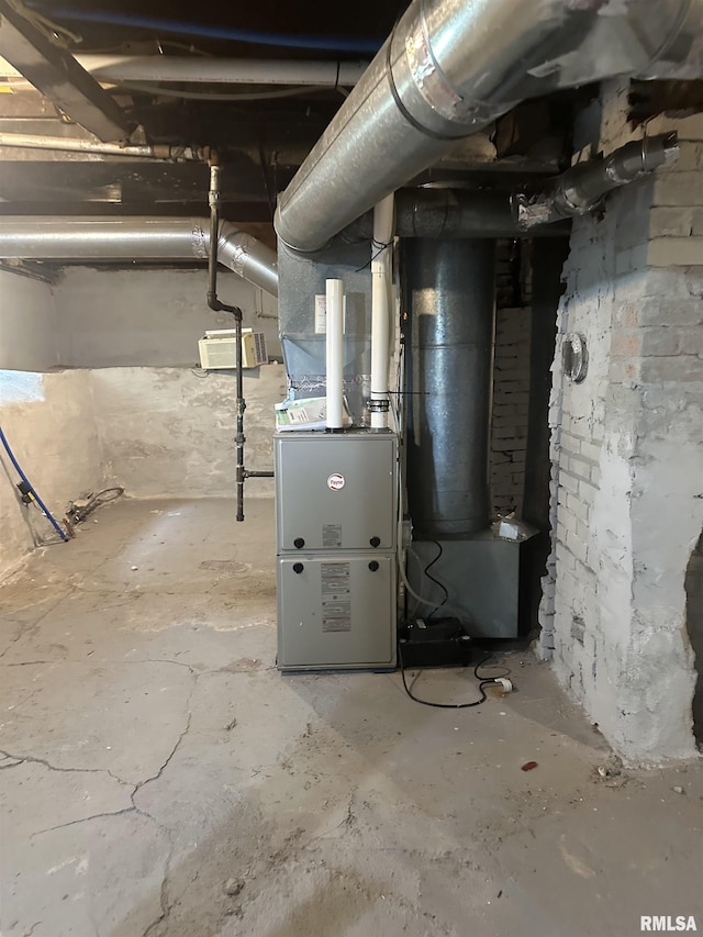 1822 N Sheridan Rd, Peoria, IL 61604 - view of utility room