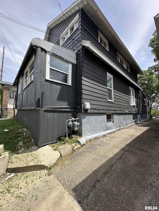 1822 N Sheridan Rd, Peoria, IL 61604 - view of home's exterior