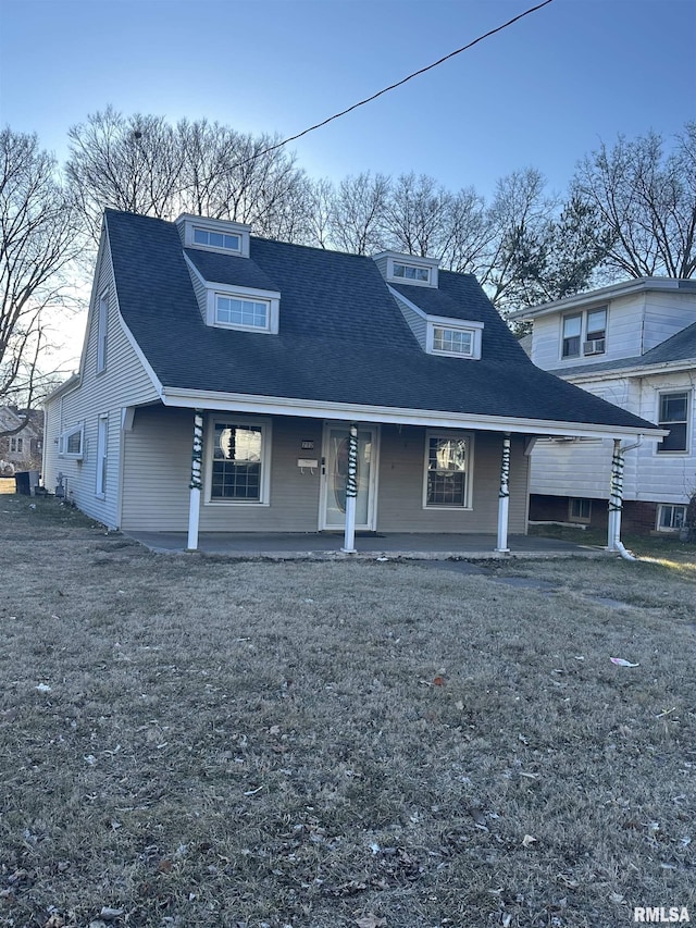 view of front facade with a front yard