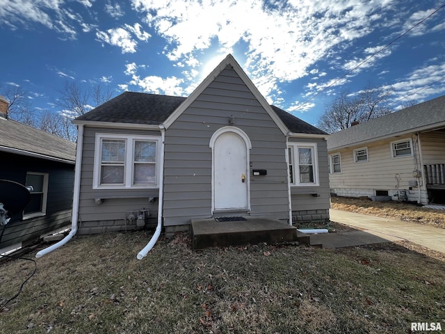 bungalow-style home featuring a front yard