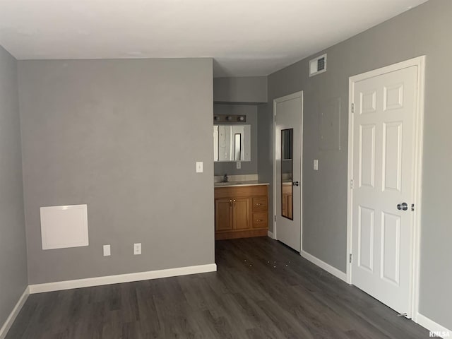 unfurnished room with dark hardwood / wood-style floors and sink