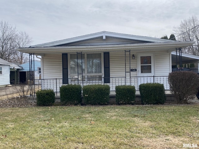 view of front of house featuring a porch and a front lawn