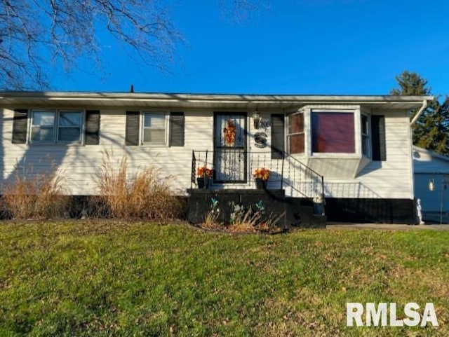 view of front of home with a front lawn