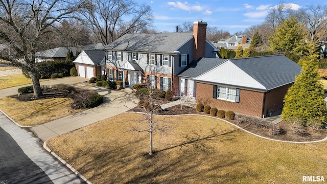 view of front of house featuring a garage and a front yard