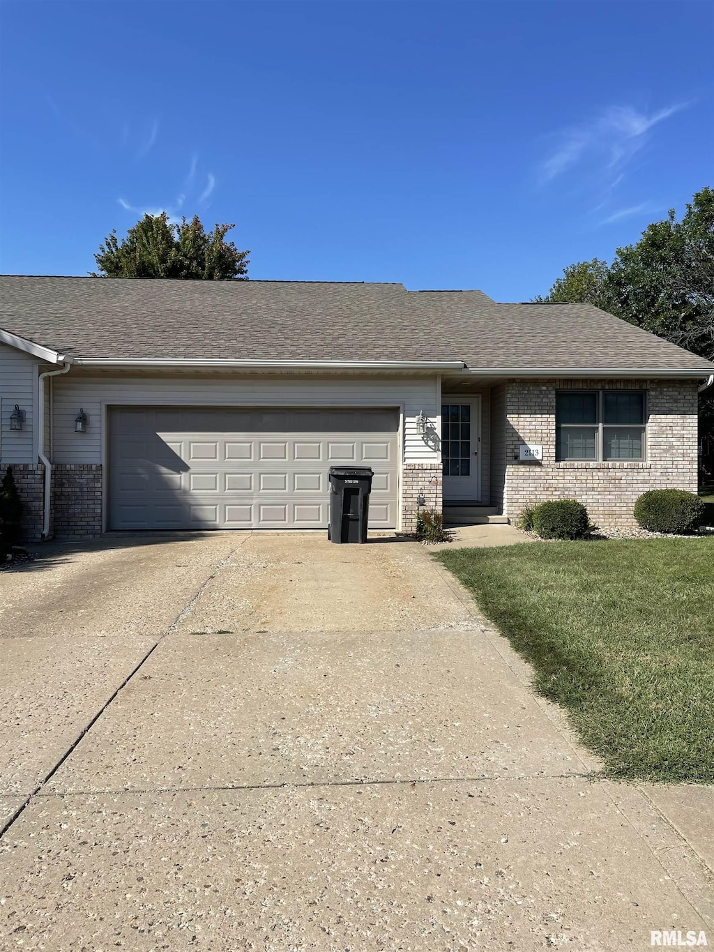 single story home featuring a garage and a front yard