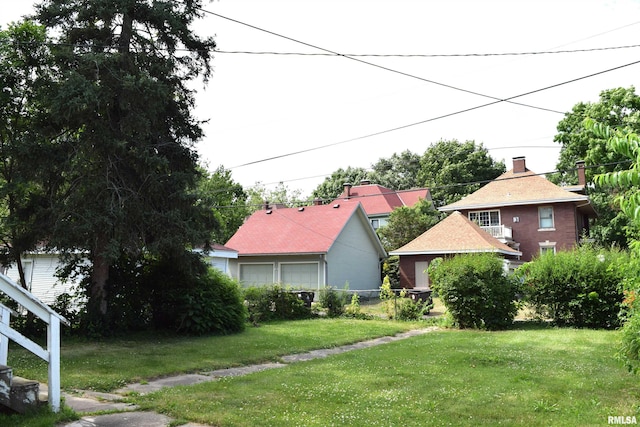 view of front facade featuring a front lawn