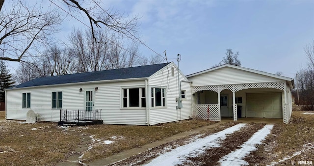 view of front of property featuring a garage