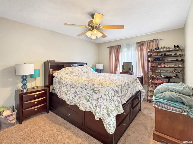 bedroom featuring a ceiling fan and light carpet