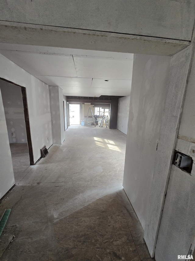 611 S Ligonier St, Peoria, IL 61605 - view of hallway