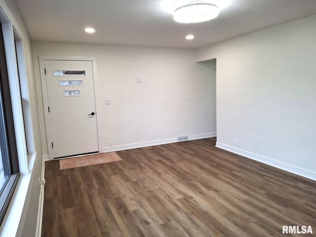 300 E 4th St, Saint David, IL 61563 - foyer entrance featuring dark wood finished floors, recessed lighting, visible vents, and baseboards