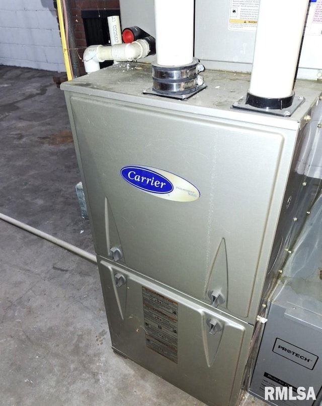 300 E 4th St, Saint David, IL 61563 - utility room featuring heating unit