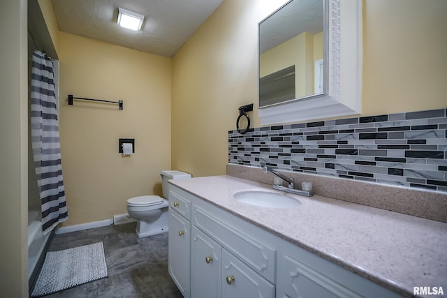 full bathroom featuring toilet, visible vents, baseboards, vanity, and decorative backsplash