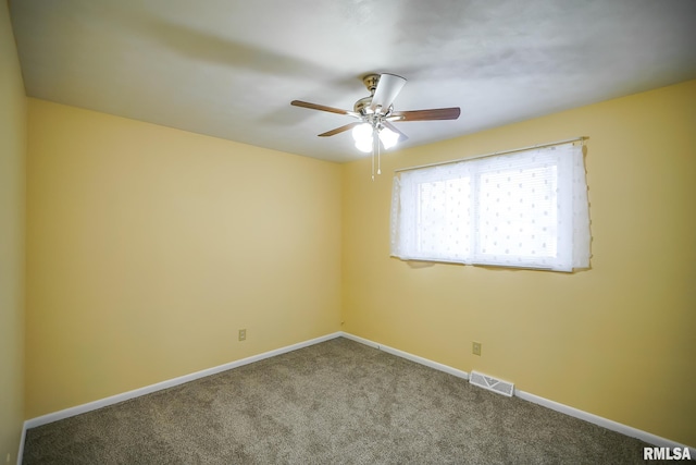 carpeted empty room featuring a ceiling fan, visible vents, and baseboards